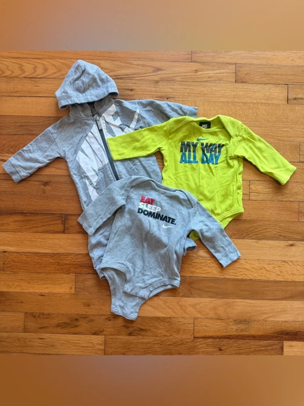 NIKE Baby Boy Bundle One Piece Lot‎ of 3 Onesie size 6-9 Months
